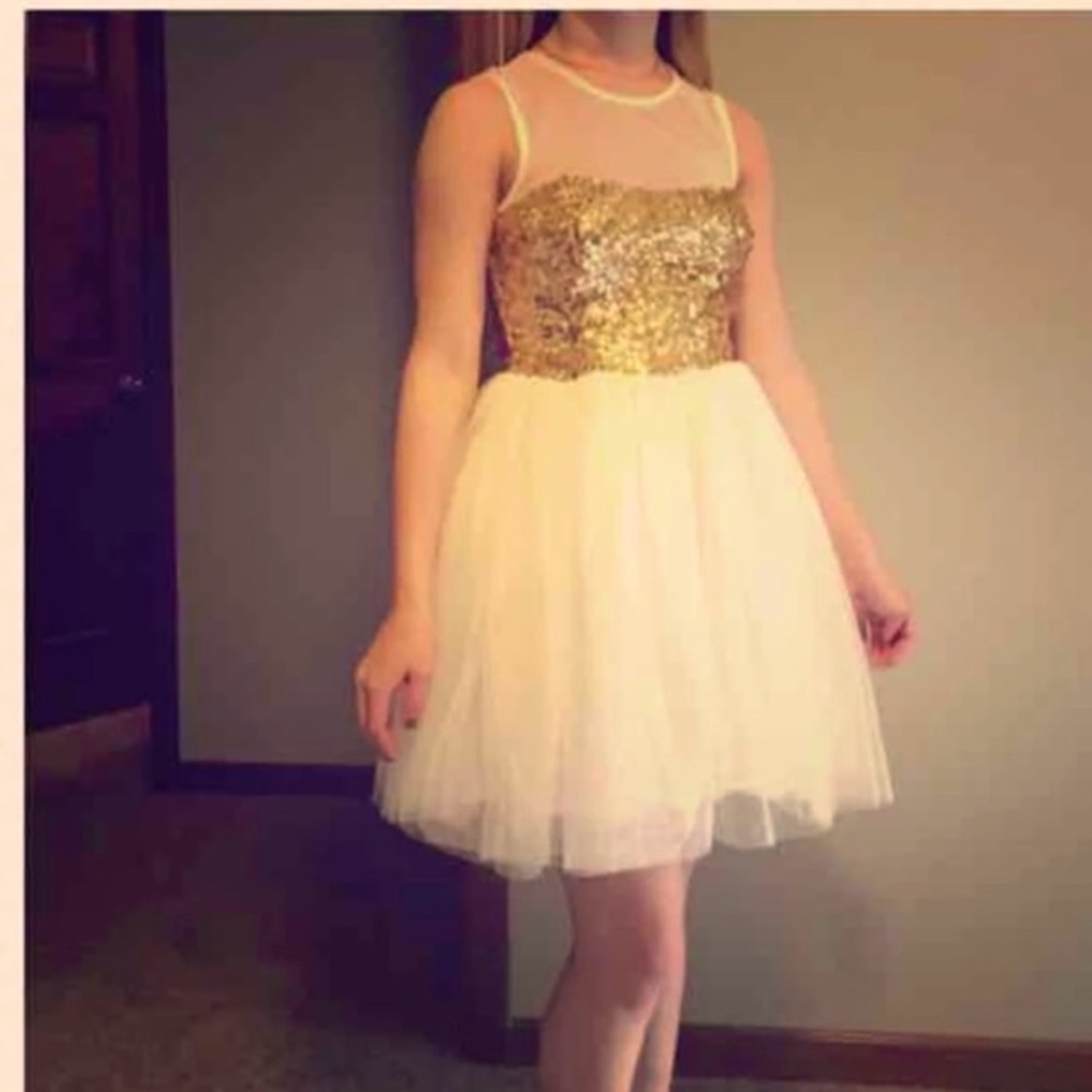 Precious fun party dress! Great for homecoming!